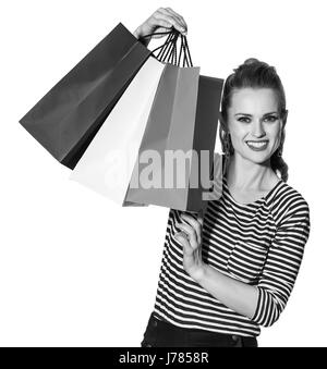 Shopping. Il modo francese. Ritratto di donna moderna con le borse della spesa dei colori della bandiera francese isolato su bianco Foto Stock