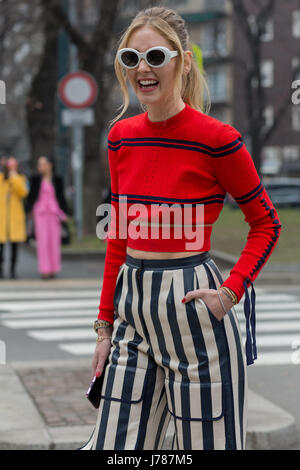 Chiara Ferragni prima di Fendi mostra durante la settimana della moda di Milano Autunno/Inverno 2017 Foto Stock