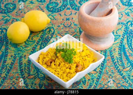 Riso al limone con anacardi - Tradizionale Indiano meridionale curcuma riso Foto Stock