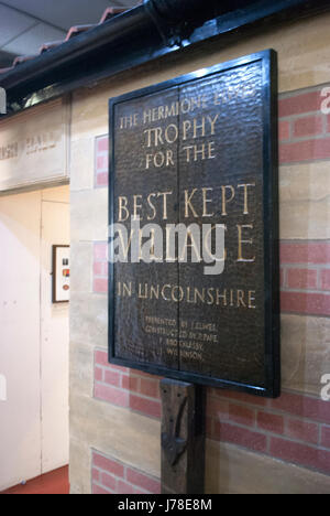 Segno per il miglior villaggio conservato nel Museo del Lincolnshire Vita in Lincoln Foto Stock