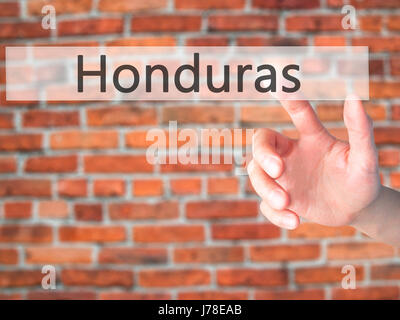 Honduras - Mano premendo un pulsante sul fondo sfocato concetto . Business, tecnologia internet concetto. Stock Photo Foto Stock