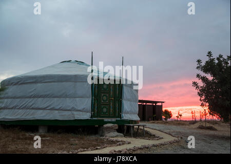 Spagna, Andalusia: Suryalila è un international yoga Retreat Center. Suryalila è accoccolato serenamente in una grande vallata aperta ai piedi delle colline di Sier Foto Stock