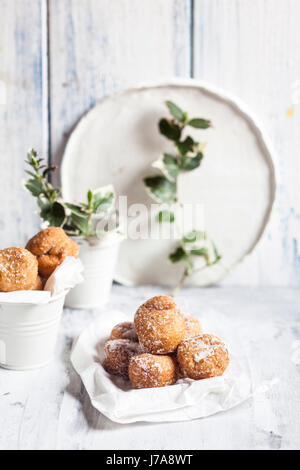 Ciambella fori ricoperti di zucchero vanigliato Foto Stock