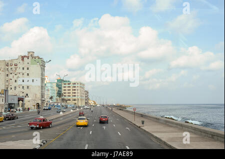 Il Malecon Avenue a l'Avana, Cuba Foto Stock