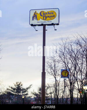 Il Cracker Barrel restauraunf e paese store - NEW YORK - NEW YORK - APRILE 2,2017 Foto Stock