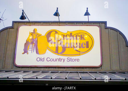 Il Cracker Barrel restauraunf e paese store - NEW YORK - NEW YORK - APRILE 2,2017 Foto Stock