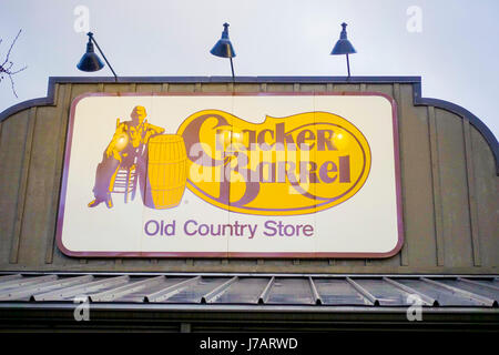 Il Cracker Barrel restauraunf e paese store - NEW YORK - NEW YORK - APRILE 2,2017 Foto Stock