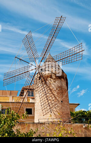 Mulino a vento tradizionale di palma Foto Stock