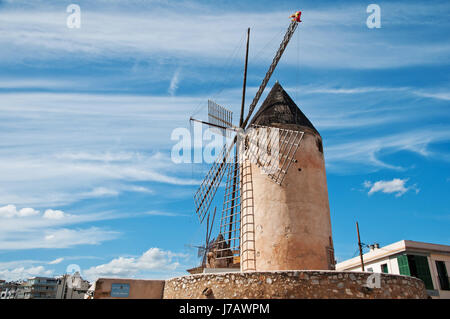 Mulino a vento tradizionale di palma Foto Stock