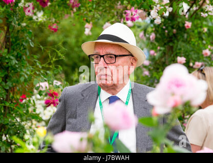 Rupert Murdoch, Australian-nato americano media mogul, guardando un display della RHS Chelsea Flower Show 2017 Foto Stock