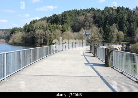 Diga del Lingesetalsperre - Serbatoio di stoccaggio vicino a Gummersbach Germania/ Foto Stock