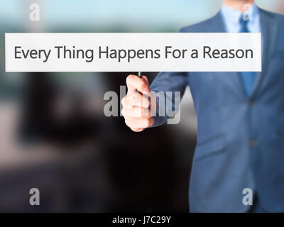 Ogni cosa succede per un motivo - Imprenditore mano azienda segno. Business, tecnologia internet concetto. Stock Photo Foto Stock