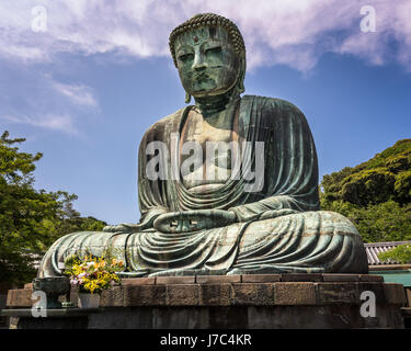 Il grande Buddha di Kamakura (Daibutsu di Kamakura), una statua di bronzo di Buddha Amida nel Tempio Kotokuin a Kamakura, Kanagawa, Giappone Foto Stock