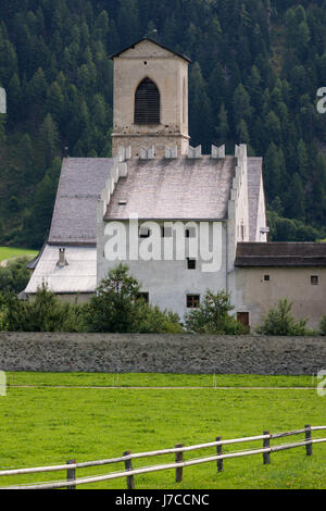 Grigioni saint travel convinzione chiesa tree montagne vacanza vacanze Foto Stock