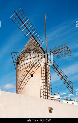 Mulino a vento tradizionale di palma Foto Stock