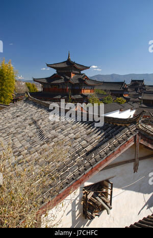 Asia sightseeing maze Cina sul tetto della casa città edificio storico in pietra con orizzonte di riferimento Foto Stock