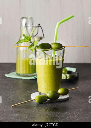 Frullato Nergi con banana e rucola Foto Stock