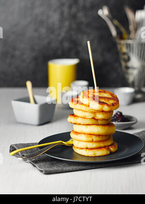Quark Potato pancake con salsa di caramello Foto Stock