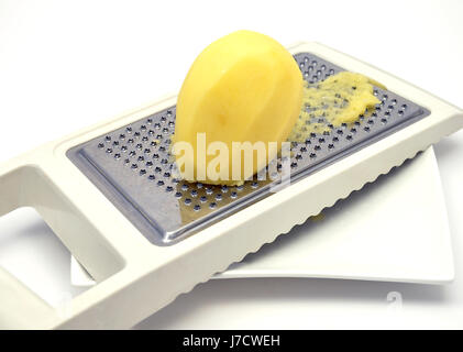 Materie gratulatgrater sfregato potato potatoe macro close-up di ammissione macro close Foto Stock