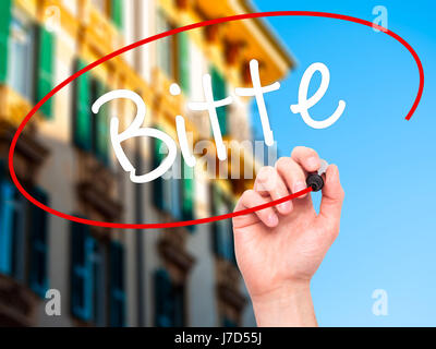Man mano che scrive Bitte (si prega in tedesco) con pennarello nero su schermo visivo. Isolato su sfondo. Business, tecnologia internet concetto. Stock Ph Foto Stock
