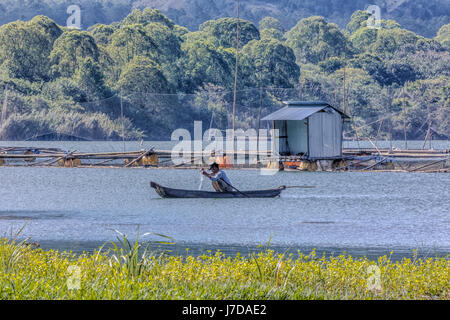 Pescatore sul Lago Batur Bali, Indonesia, Asia Foto Stock