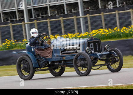 1908 Brasier Hispano-Suiza con pilota Peter Wilson durante la S.F. Bordo gara del Trofeo al Goodwood GRRC 74a Assemblea dei Soci, Sussex, Regno Unito. Foto Stock