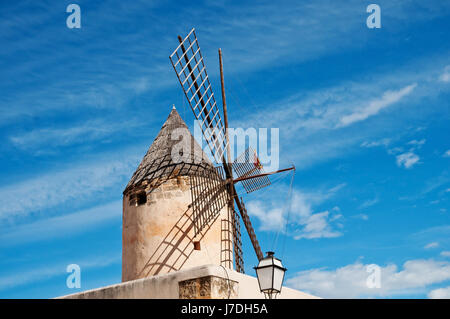 Mulino a vento tradizionale di palma Foto Stock