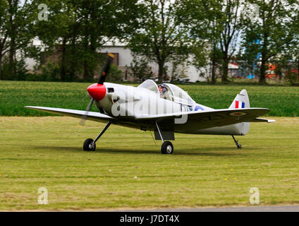 Isaacs Spitfire O1-UN TZ!^$ G-ISAC Foto Stock