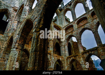 Il guscio in rovina del castello di Lowther in Cumbria, Regno Unito Foto Stock