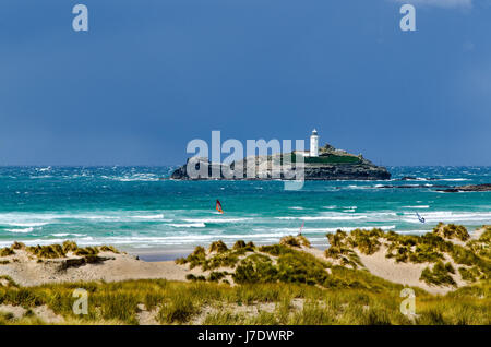 Godrevy Island da Gwithian Towans, Cornwall, Regno Unito Foto Stock