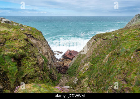 Il relitto del RMS Mulheim in castello Zawn tra Sennen Cove e Lands End, Cornwall, Regno Unito. Foto Stock