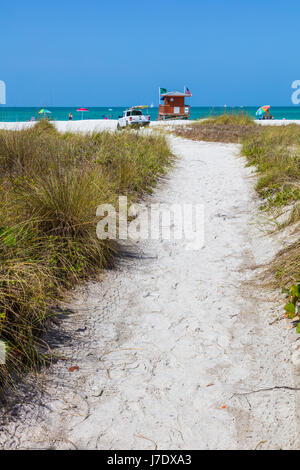 Percorso alla spiaggia del Lido sul Golfo del Messico sul Lido Key Saraspta in Florida Foto Stock