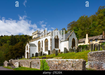 La Chiesa di tutti i santi a Selworthy villaggio nel Parco Nazionale di Exmoor, Somerset, Inghilterra. Foto Stock