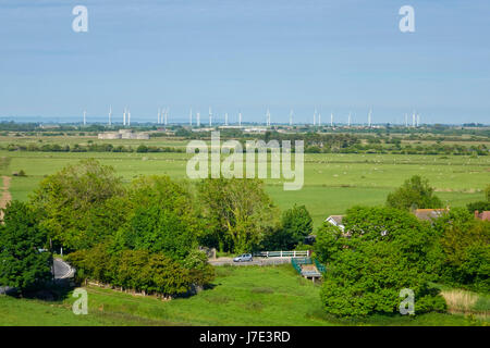 Vista da sopra Winchelsea Winchelsea livelli, Romney Marsh, al castello di campanatura e la fattoria eolica tra Winchelsea e segale, East Sussex, Regno Unito Foto Stock