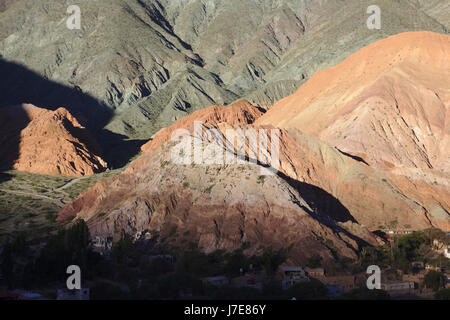 Purmamarca, Cerro de los Siete Colores, Quebrada de Humahuaca, Argentina Foto Stock