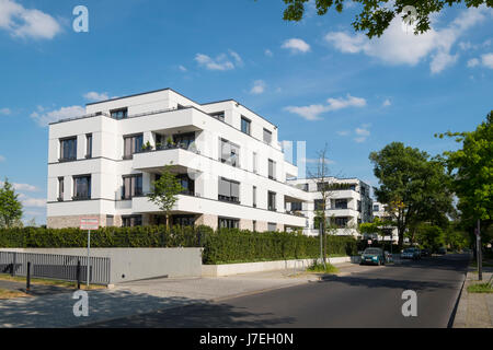 Moderno appartamento di lusso edifici accanto al fiume Sprea vicino Rummelsburg a Berlino, Germania Foto Stock