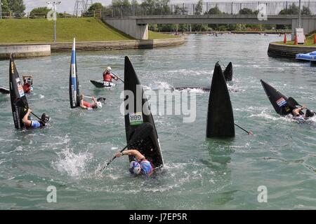 Waltham Cross, Hertfordshire, Regno Unito. Xxiv Maggio, 2017. Il team. British Canoa Slalom team pronti per la stagione 2017. Lee Valley White Water Centre. Waltham Cross. Hertfordshire. Regno Unito. 24/05/2017. Credito: Sport In immagini/Alamy Live News Foto Stock