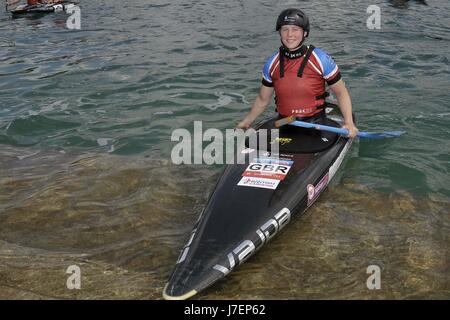 Waltham Cross, Hertfordshire, Regno Unito. Xxiv Maggio, 2017. Boschi di Kimberley, womens C1. British Canoa Slalom team pronti per la stagione 2017. Lee Valley White Water Centre. Waltham Cross. Hertfordshire. Regno Unito. 24/05/2017. Credito: Sport In immagini/Alamy Live News Foto Stock