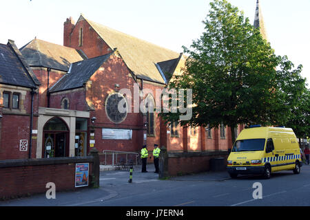 Didsbury, UK. Xxiv Maggio, 2017. Didsbury moschea dove il Manchester kamikaze Salman Abedi pregato.i suoi genitori hanno pregato anche lì ma sono ora in Libia. Le forze di polizia sono coltivare una presenza al di fuori della moschea ma dire non c'è stata alcuna minaccia contro di essa. Credito: Della Batchelor/Alamy Live News Foto Stock