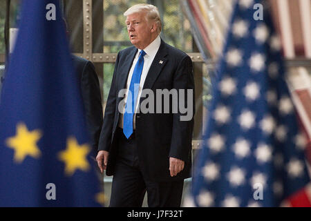 Bruxelles, BXL, Belgio. 25 Maggio, 2017. Il presidente statunitense Trump arriva per un incontro con i leader dell' Unione europea in occasione del Consiglio europeo di Bruxelles, Belgio su 25.05.2017 Trump paga visita in Belgio per assistere ad una Organizzazione del Trattato del Nord Atlantico (NATO) Vertice e per incontrare i leader dell'UE da Wiktor Dabkowski Credito: Wiktor Dabkowski/ZUMA filo/Alamy Live News Foto Stock