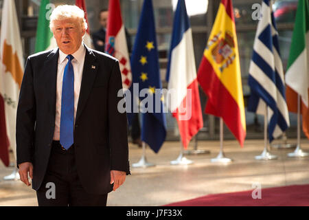 Bruxelles, BXL, Belgio. 25 Maggio, 2017. Il presidente statunitense Trump arriva per un incontro con i leader dell' Unione europea in occasione del Consiglio europeo di Bruxelles, Belgio su 25.05.2017 Trump paga visita in Belgio per assistere ad una Organizzazione del Trattato del Nord Atlantico (NATO) Vertice e per incontrare i leader dell'UE da Wiktor Dabkowski Credito: Wiktor Dabkowski/ZUMA filo/Alamy Live News Foto Stock