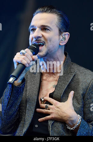 Praga, Repubblica Ceca. Xxiv Maggio, 2017. Il cantante David Gahan compie durante il concerto di British Depeche Mode band di Praga Repubblica Ceca, 24 maggio 2017. Credito: Roman Vondrous/CTK foto/Alamy Live News Foto Stock