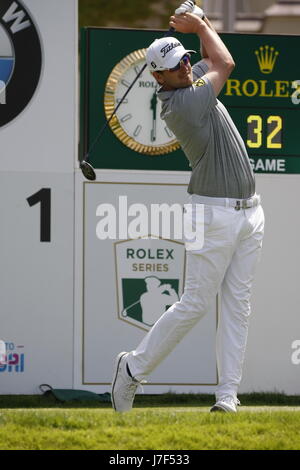 Virginia Water, Surrey, Regno Unito. 25 Maggio, 2017. Bernd Wiesberger sul primo raccordo a t all'inizio della BMW PGA Golf Championship al Wentworth Club Credito: Motofoto/Alamy Live News Foto Stock