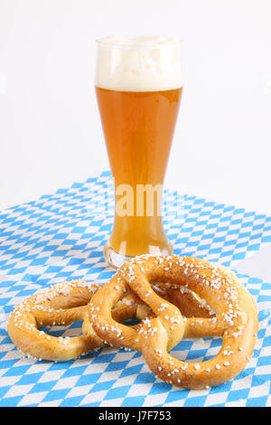 Birra e pretzel Foto Stock