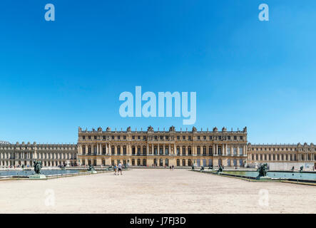 Vista posteriore del Chateau de Versailles (Palazzo di Versailles), nei pressi di Parigi, Francia Foto Stock