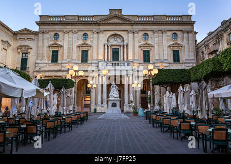 Biblioteca nazionale di Malta in serata a La Valletta, Malta Foto Stock