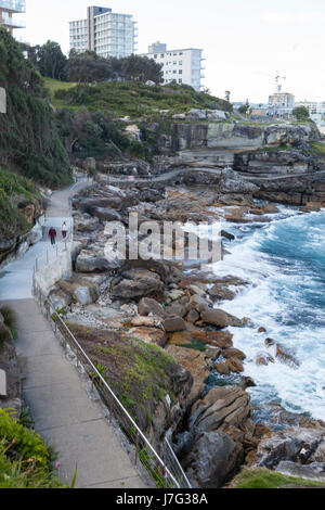 Per Bondi e Coogee percorso, passeggiata costiera, via Bronte Beach e il cimitero di Waverley Foto Stock