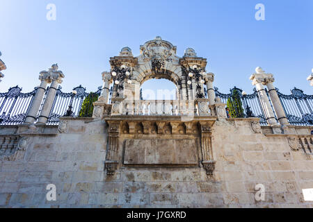 Storico cancello di ferro del Castello di Buda a Budapest, Ungheria Foto Stock