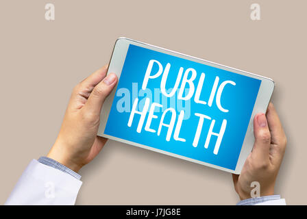 Sanità pubblica medico professionale utilizzare computer e apparecchiature mediche tutto intorno, desktop vista superiore Foto Stock