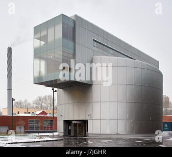 Panoramica esterna nella neve. Il Museo di impressionismo Russo a Mosca, Russia. Architetto: John McAslan & Partners, 2016. Foto Stock